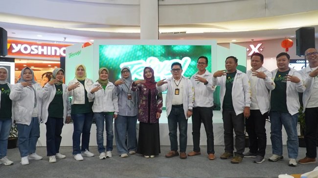 Wakil Wali Kota Tegal Tazkiyatul Muthmainnah (tengah) berfoto bersama Wakil Wali Kota Tegal Tazkiyatul Muthmainnah (tengah) berfoto bersama