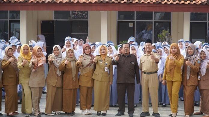 Wawali Kota Tegal ketika pimpin apel pagi di SMK Harapan Bersama Tegal