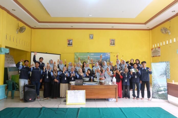 KKN UIN WS Posko 16 Eco Enzyme