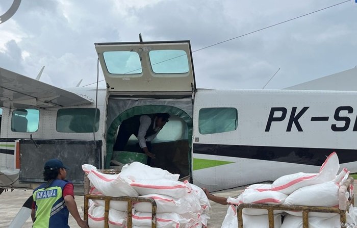 Pesawat yang akan lakukan penyemaian di Perairan Utara Jawa Tengah Pesawat yang akan lakukan penyemaian di Perairan Utara Jawa Tengah