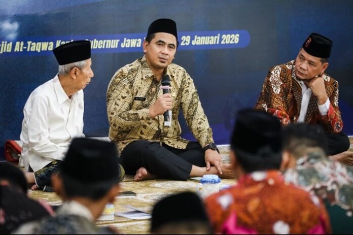 Wakil Gubernur Jateng Taj Yasin Maimoen ketika peringatan Isra Mikraj Nabi Muhammad SAW di Masjid At-Taqwa Kantor Gubernur Jawa Tengah, Kamis (29/1/2026).