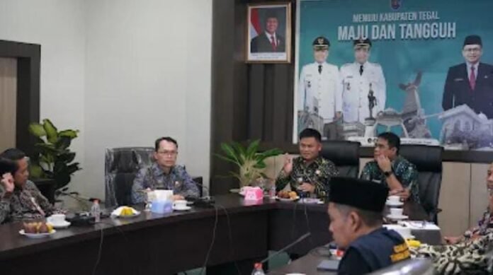 Pemkab Tegal ketika rapat penanganan bencana kawasan Guci.