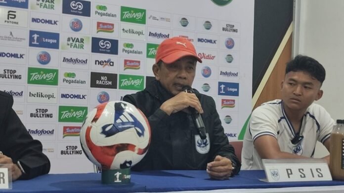 Pelatih PSIS Jafri Sastra