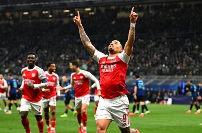 Pemain Arsenal selebrasi gol