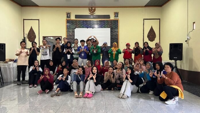 KKN UNDIP happy line dance