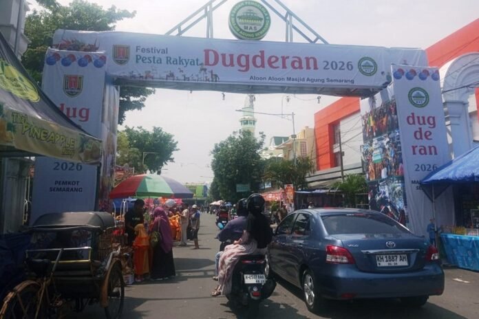 Pedagang di Festival Dugderan Semarang