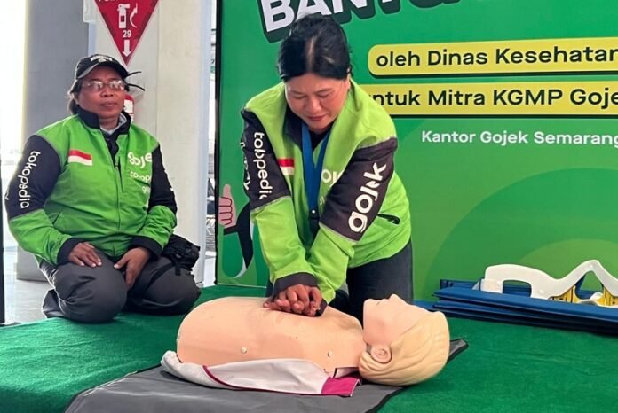 Driver Gojek mengikuti pelatihan intensif Bantuan Hidup Dasar