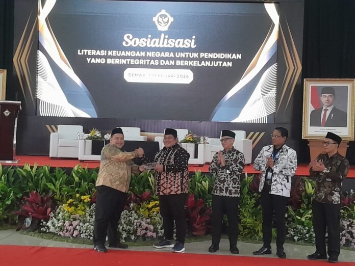 BPK RI bersama PGSI Kabupaten Demak menggelar sosialisasi Literasi Keuangan Negara untuk Pendidikan Berintegritas dan Berkelanjutan di Gedung IPHI Demak, Selasa (3/2/2026). (Foto: Sam)