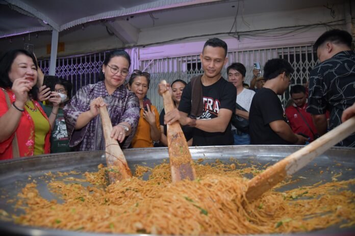 Wali Kota Semarang Agustina Wilujeng saat mengadiri acara di Waroeng Semawis belum lama ini. (Foto : Dok Pemkot Semarang)