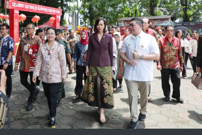 Wali Kota Semarang, Agustina Wilujeng saat  mendampingi Menteri Pariwisata Republik Indonesia, Widiyanti Putri Wardhana dalam kunjungan ke Kawasan Wisata Sam Poo Kong, Kota Semarang, Selasa (10/2/2026). (Foto : Dok Pemkot Semarang)