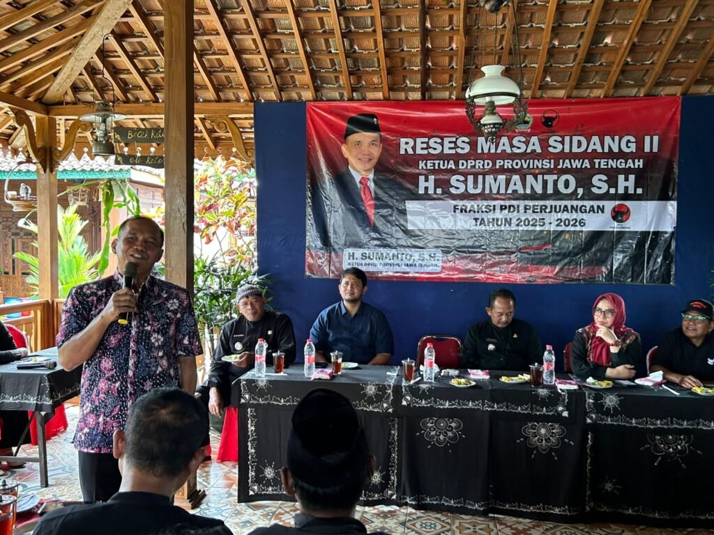 Ketua DPRD Jateng Sumanto saat menggelar Reses Penyerapan Aspirasi Masyarakat di Resto Omah Joglo, Kabupaten Karanganyar, Kamis, 12 Februari 2026. (Foto : Dok DPRD Jateng)