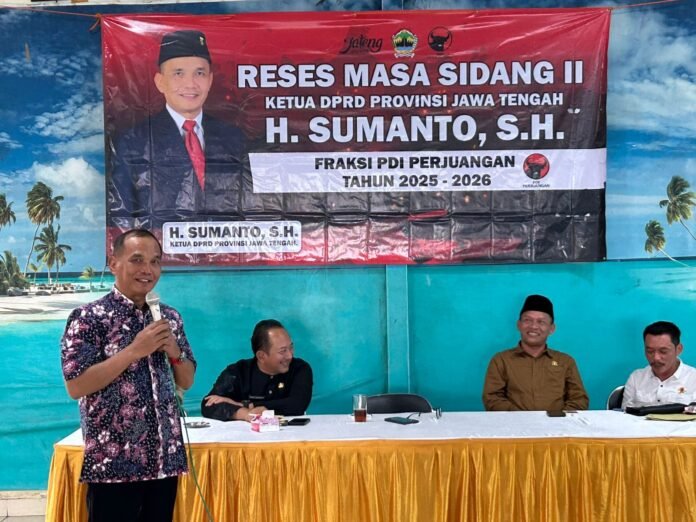 Ketua DPRD Jateng Sumanto memberikan paparan saat reses di Kabupaten Karanganyar. (Foto : Dok DPRD Jateng)
