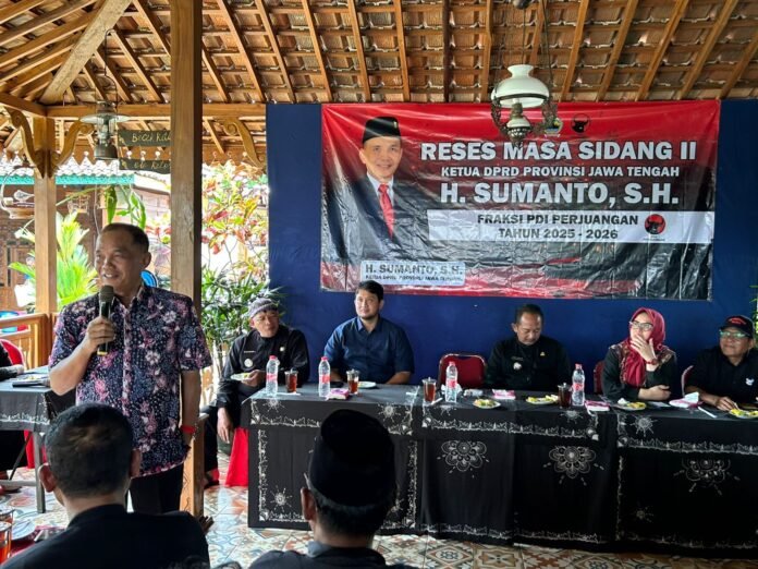 Ketua DPRD Jateng Sumanto saat memberikan paparan saat menjalankan serangkaian kegiatan reses di Kabupaten Karanganyar belum lama ini. (Foto : Dok DPRD Jateng)