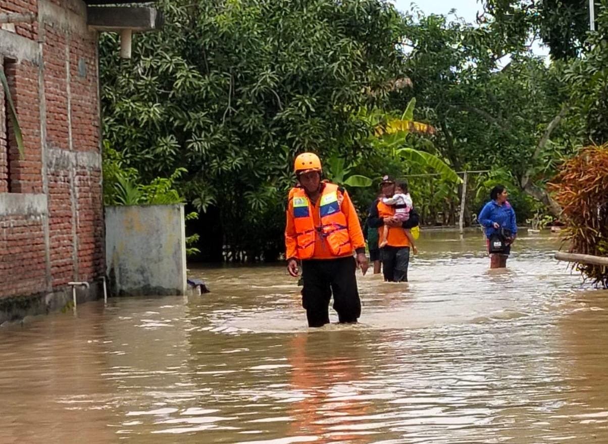 Banjir Demak Banjir merendam permukiman warga di Desa Tlogoweru, Kecamatan Guntur, Kabupaten Demak akibat jebolnya tanggul Sungai Cabean, Senin (16/2/2026). (Foto:Sam)