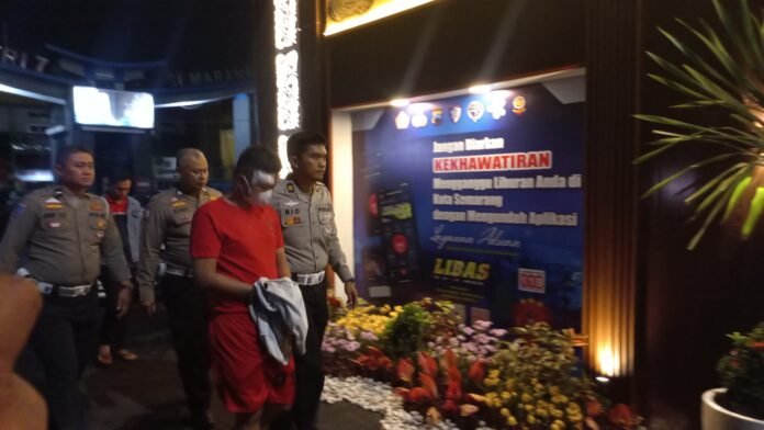 Baju tahanan, Gilang, sopir bus dalam kasus kecelakaan maut Bus Cahaya Trans di Simpang Susun Exit Tol Krapyak Semarang. (Foto:Kamal)