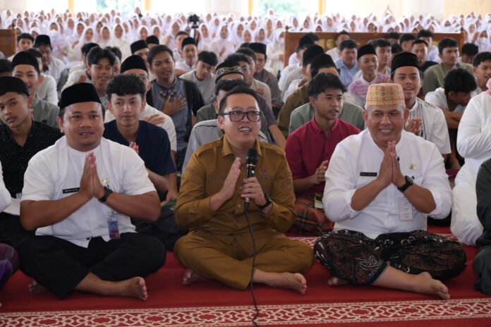 Wakil Bupati Karanganyar Adhe Eliana saat membuka Pesantren Ramadhan SMA Negeri 2 tahun 1447 H. (Foto : Dok Diskominfo Karanganyar)
