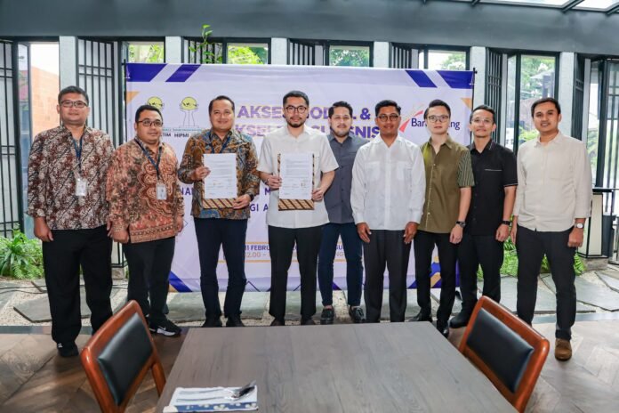Jajaran Bank Jateng dan Himpunan Pengusaha Muda Indonesia (HIPMI) Jakarta Timur berfoto bersama usai penandatanganan MoU kerja sama akses permodalan dan akselerasi bisnis di Jakarta, Rabu (11/2/2026). (Foto : Dok Bank Jateng)