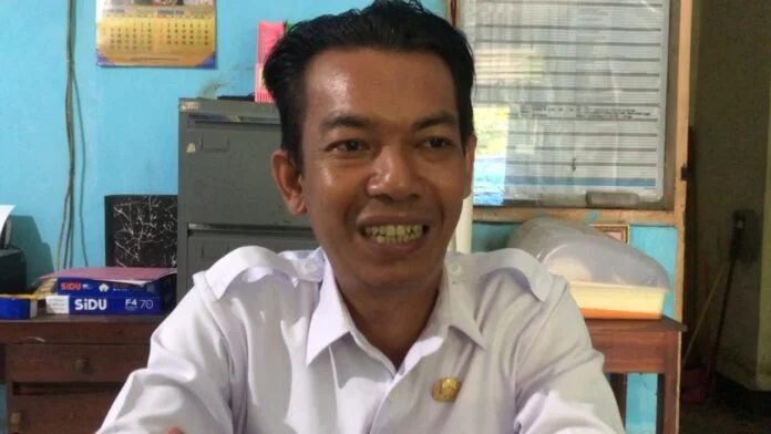 Katimker PKH Dinsos Demak, Kundarto, memberikan penjelasan terkait bantuan sosial ibu hamil yang merupakan bagian dari Program Keluarga Harapan (PKH), serta mekanisme penentuan penerima berdasarkan data desil kemiskinan. (Foto: Sam)