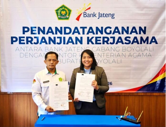 Bank Jateng Cabang Boyolali resmi menjalin sinergi dengan Kantor Kementerian Agama (Kemenag) Kabupaten Boyolali melalui penandatanganan perjanjian kerja sama pengelolaan gaji, tunjangan, dan honorarium pegawai pada Senin (2/2/2026). (Foto : Dok Bank Jateng)