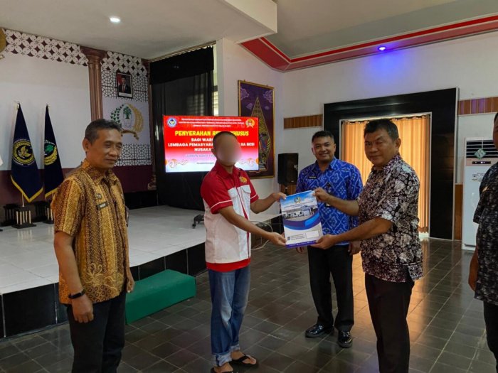 Serah terima Remisi Khusus Hari Raya Imlek untuk lima warga binaan pemasyarakatan beragama Konghucu di Jawa Tengah (Jateng). Serah terima Remisi Khusus Hari Raya Imlek untuk lima warga binaan pemasyarakatan beragama Konghucu di Jawa Tengah (Jateng).