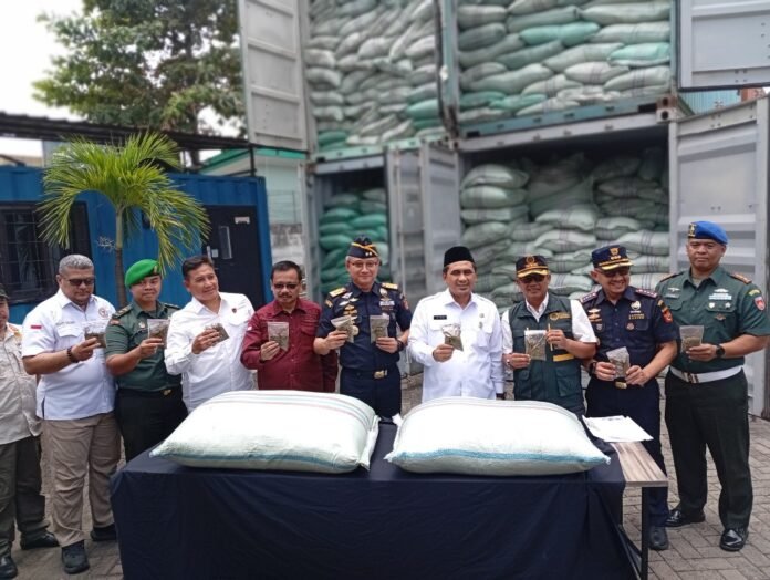 Press Conference Kasus Ekspor 5 Kontainer Kratom ke India, Rabu (25/02/2026). (Foto : Dok JN)