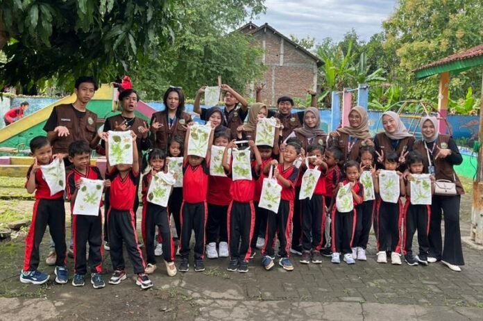 KKN UPGRIS menggelar pelatihan.