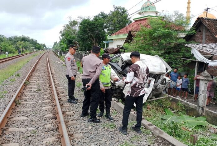Kereta Api Brumbung Demak