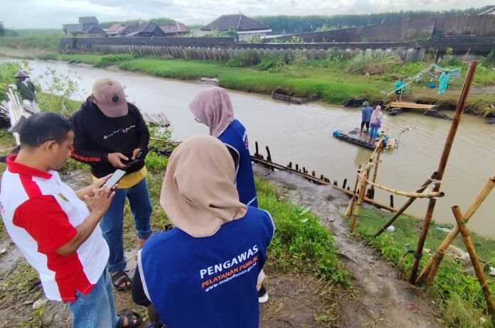 Tim Ombudsman Jateng saat sidak di jembatan Tambaksari Mangkang