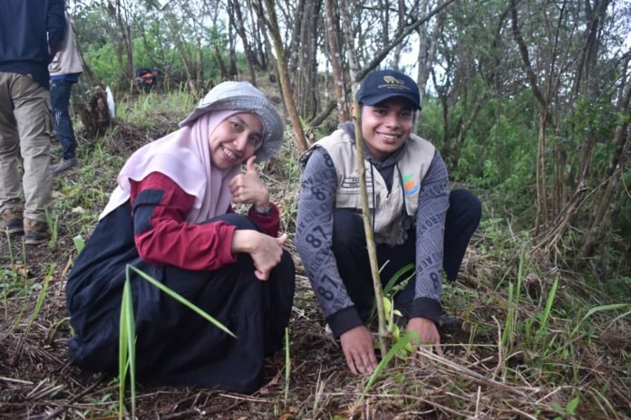 KKN UIN TANAM BIBIT di Gunung Setlerep