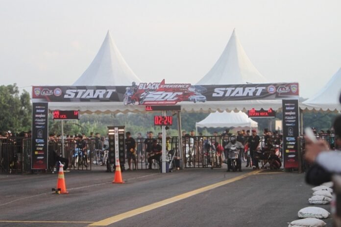 Semarang Drag Carnival yang digelar di Lanumad Ahmad Yani Semarang