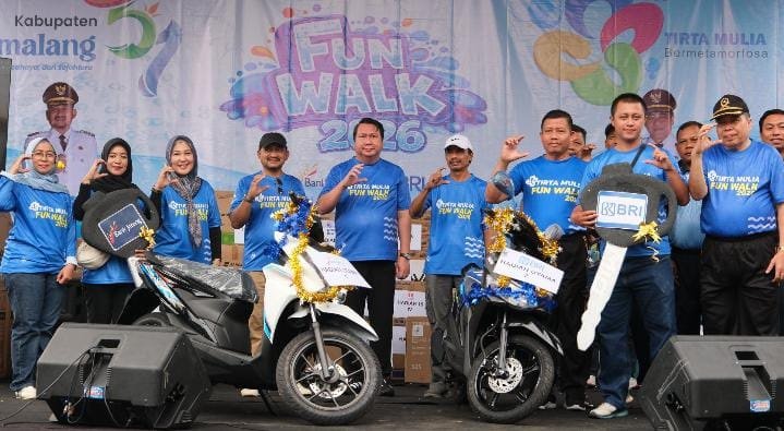 Pemenang undian utama pada Fun Walk di Pemalang Pemenang undian utama pada Fun Walk di Pemalang