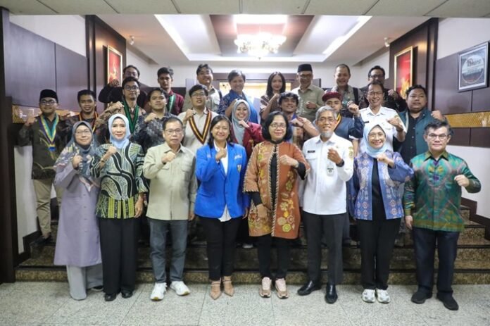 Sekda Jateng Sumarno saat menerima kunjungan kerja Komisi X DPR RI di Kantor Gubernur Jawa Tengah