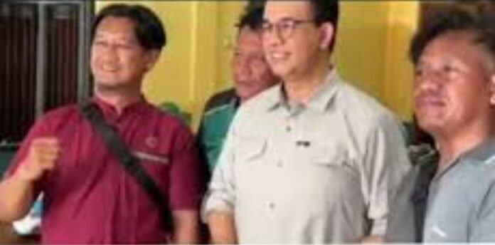 Anies Baswedan dan intel berfoto bersama