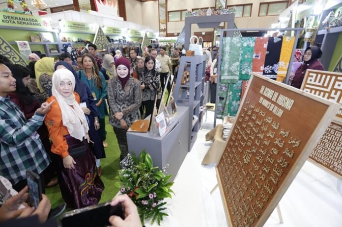 Ketua Dekranasda Jawa Tengah, Nawal Arafah Yasin ketika di acara pameran Inacraft 2026 di Jakarta