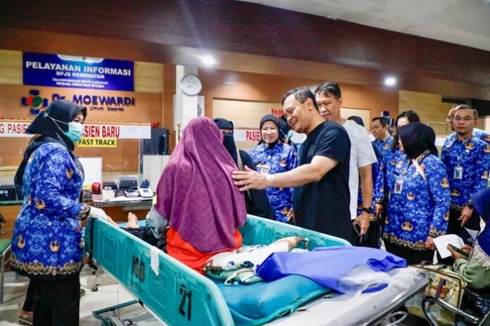 Gubernur Jateng Ahmad Luthfi ketika meninjau salah satu rumah sakit