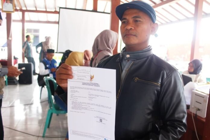 Warga yang mendapatkan layanan NIB gratis di Grobogan