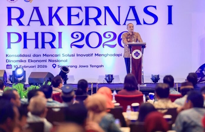 Gubernur Jateng Ahmad Luthfi saat membuka Rakornas I PHRI