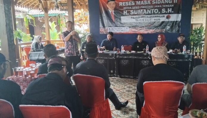 Ketua DPRD Provinsi Jawa Tengah memberikan penjelasan dalam penjaringan aspirasi masyarakat.