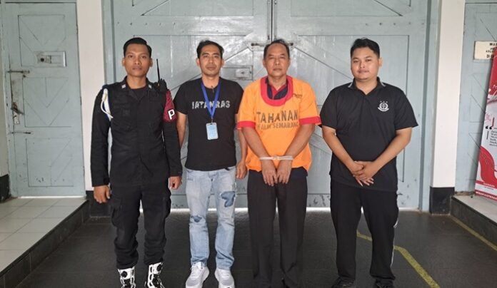 AKBP Basuki saat mengenakan baju tahanan di Kejaksaan Negeri (Kejari) Kota Semarang