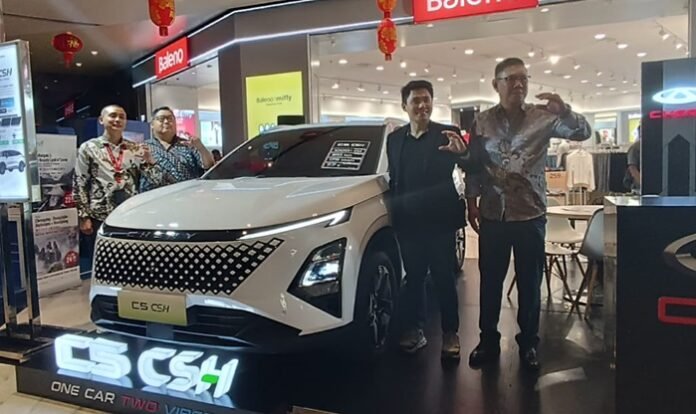 Chery C5 CSH ketika diluncurkan di Queen City Mal Semarang