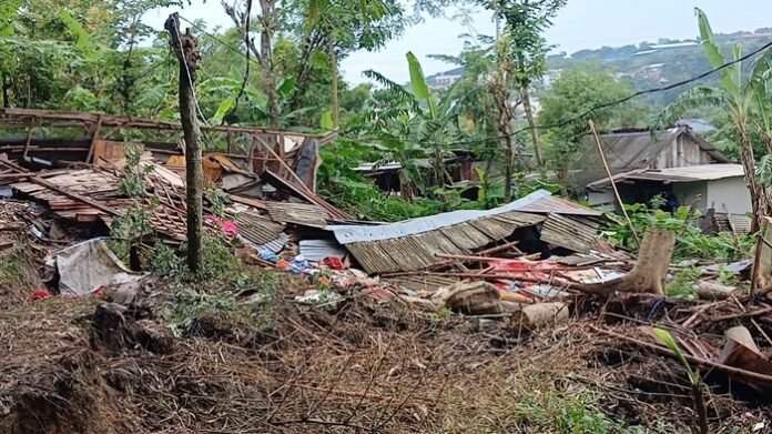 Kondisi rumah yang terdampak bencana tanah gerak di Jangli Semarang