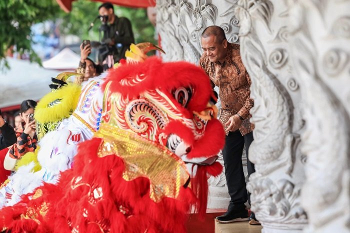 Gubernur Jateng Ahmad Luthfi di perayaan Imlek di Kelenteng Sam Poo Kong Gubernur Jateng Ahmad Luthfi di perayaan Imlek di Kelenteng Sam Poo Kong