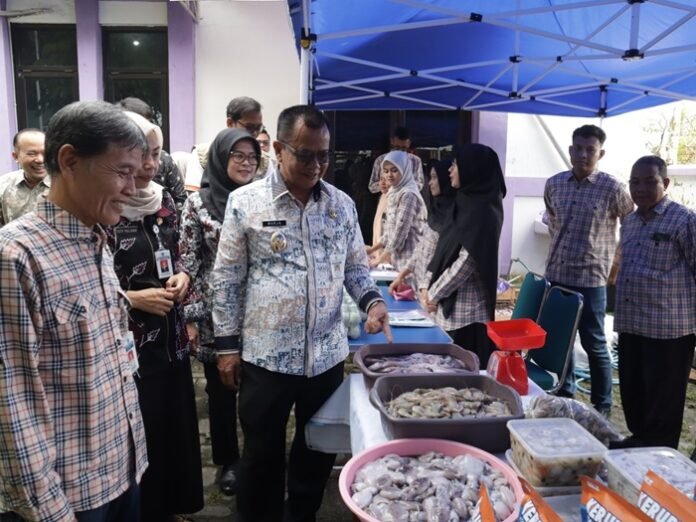Pemkab Brebes ketika gelar pasar murah