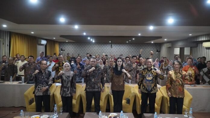 Wali Kota Tegal ketika membuka pembahasan LKPJ