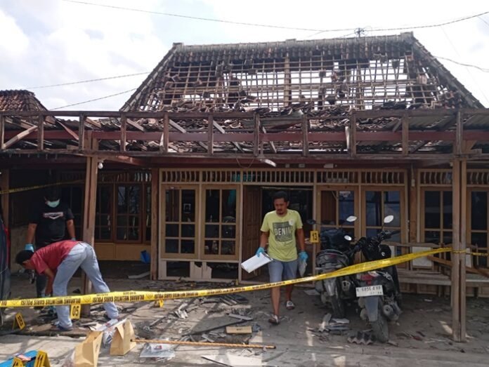 Salah satu rumah yang hancur karena ledakan petasan