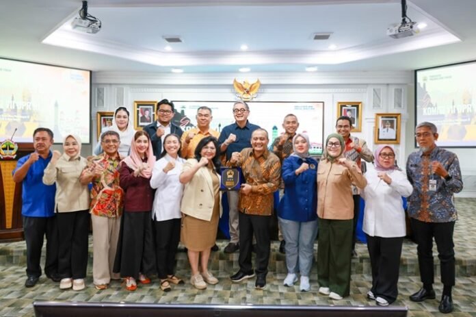 Gubernur Jateng Ahmad Luthfi bersama Komisi VII DPR RI di Kompleks Kantor Gubernur Jateng, Kota Semarang, Jumat (20/2/2026).