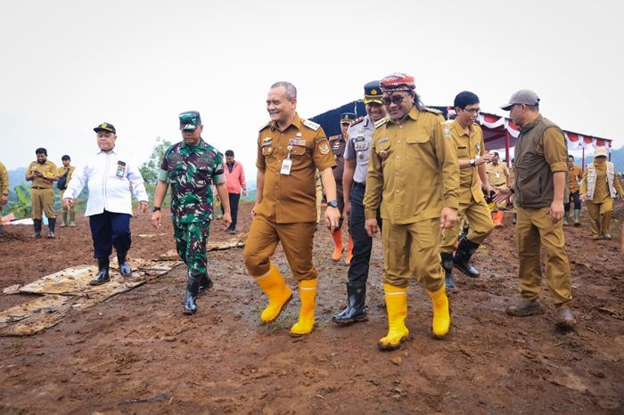 Gubernur Jateng Ahmad Luthfi ketika resmikan embung Gubernur Jateng Ahmad Luthfi ketika resmikan embung