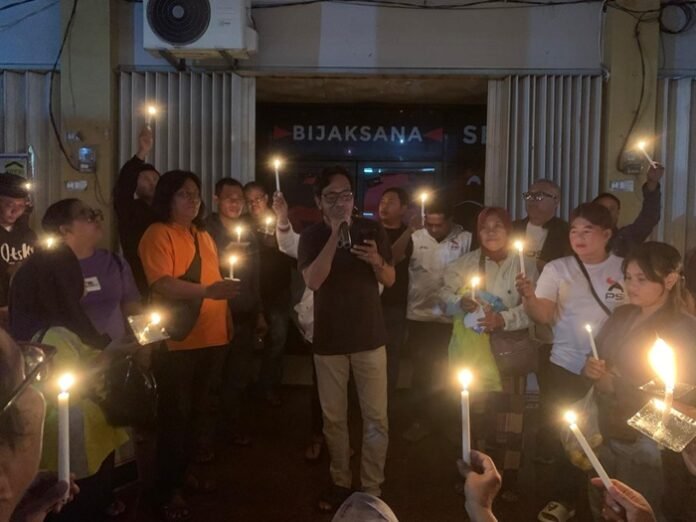 Suasana 13 pengurus DPC PSI saat mendatangi kantor DPD PSI Kota Semarang