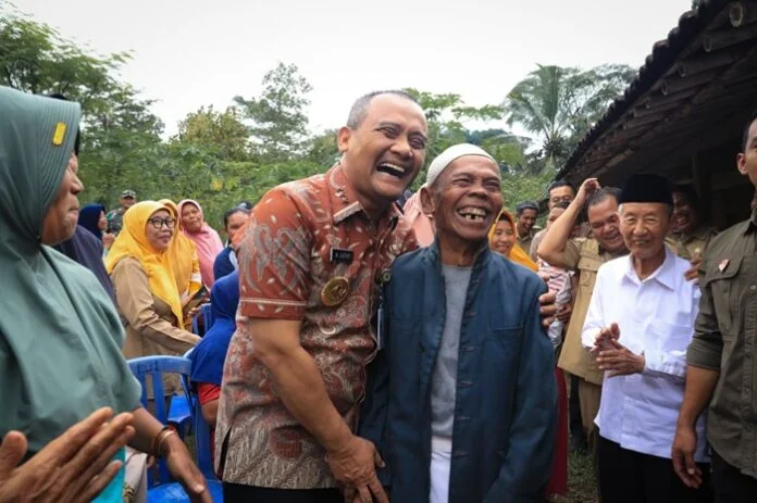 Gubernur Jateng Ahmad Luthfi ketika kunjungan di Desa Tawang Susukan Kab Semarang
