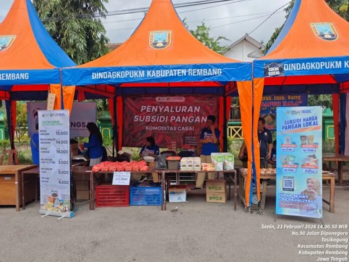 Salah satu operasi pasar untuk menekan harga cabai rawit merah